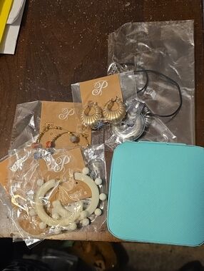 11 PIECE JEWELRY BUNDLE